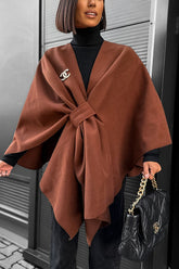 „Anything Is Possible“ – Lockerer Cape-Mantel aus Wolle mit Bindeband vorne